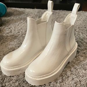 STEVE MADDEN SNAKESKIN PRINT BOOTS